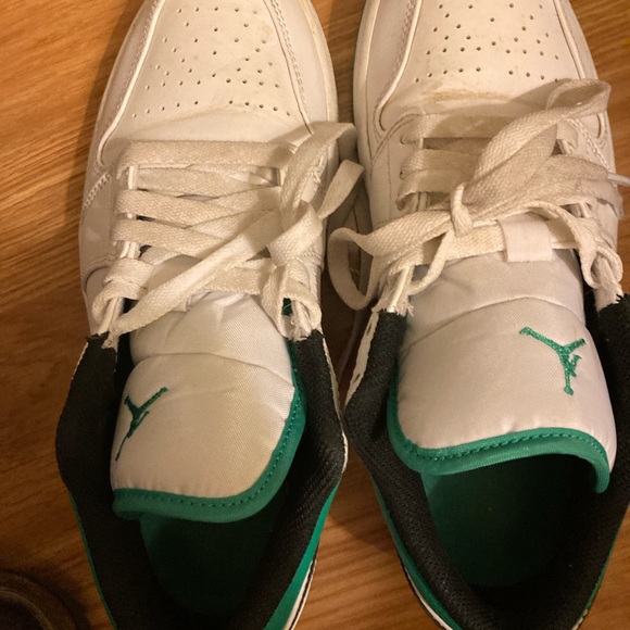 Nike Air Jordan 1 Low ‘White Lucky Green’ - M7.5/W9 - Picture 3 of 7